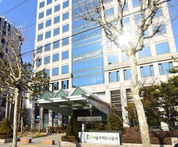 SH공사가 상가 입주 소상공인 1000명에게 6개월치 임대료의 50%를 감면하고 공공임대주택 수급자 2만9000세대에 10만원 상품권을 지급하는 등 코로나19 지원대책을 마련했다.(사진=매일안전신문DB)