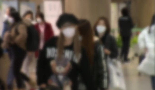 코로나19 신규 확진자가 이틀 연속 50명 아래에 머문 것으로 나타났다. 사진은  사진은 인천국제공항을 통해 입국하는 모습.(매일안전신문DB)