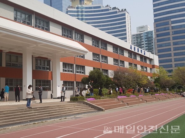 4.15총선 서울 서초2동 제4투표소 서운중학교(사진, 김혜연 기자)