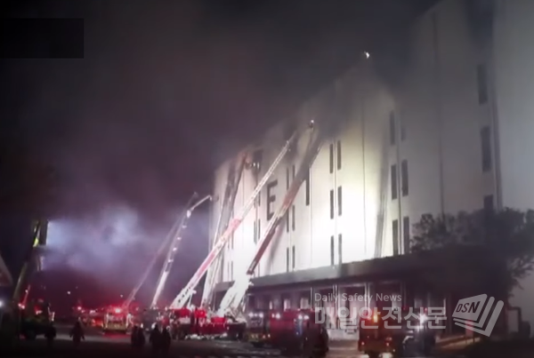 경기도 군포 한국물류복한센터 화재 현장 (사진, 매일안전신문)