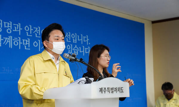 원희룡 제주도지사가 도내 코로나19 상황을 브리핑하고 있다.(제주특별자치도 제공)