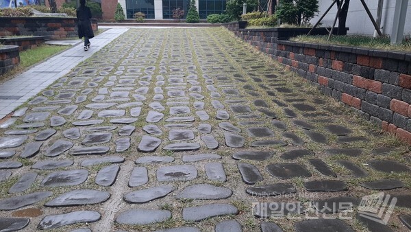 [주말날씨] 토요일인 내일과 일요일인 17일에는 전국이 대체로 흐리겠으나 낮 동안 가끔 구름이 많겠다.(신윤희 기자)