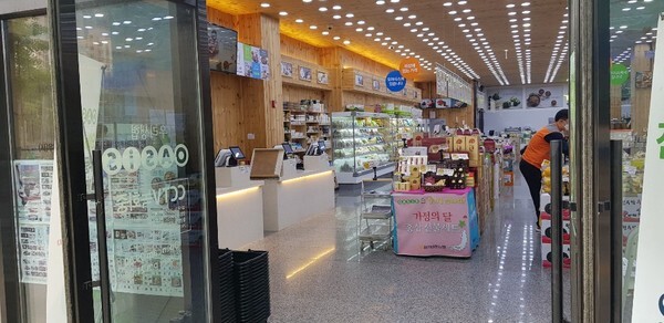 17일은 대부분 대형마트 (이마트, 하이마트, 코스트코, 홈플러스, 롯데마트) 가 휴무일이 아닌 영업중이다.(사진, 김혜연기자)