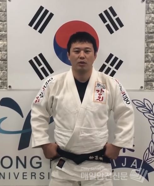 유도 국가대표 출신 왕기춘이 미성년자인 체육관 제자 2명을 상대로 '그루밍 성범죄'를 저질러 구속기소됏다.(사진=왕기춘 유튜브 채널 영상 캡처)