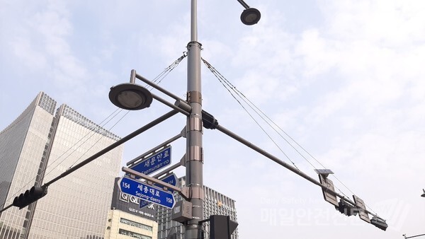 [오늘날씨]27일 내일은 전국이 대체로 맑겠고, 모레)는 전국이 가끔 구름많겠으나, 오후(12시)부터 밤(24시) 사이 중부내륙은 흐리겠다.(신윤희 기자)