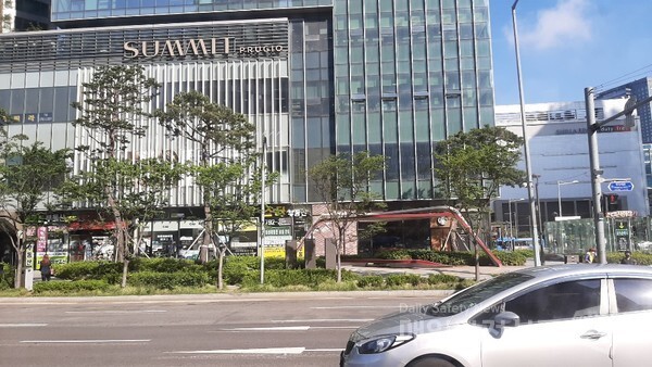 [오늘의 날씨] 오늘은 서해상에서 남동진하는 고기압의 영향으로 대체로 맑겠다. /신윤희 기자