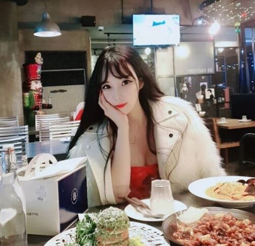 BJ 한미모가 여배우 A씨를 성매매 알선 혐의로 고발했다(사진=한미모 SNS)