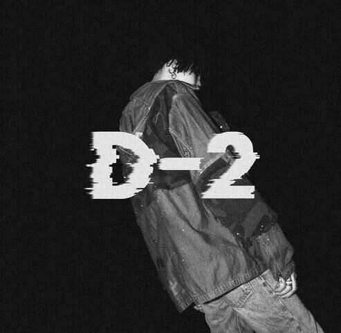 빅히트 측이 방탄소년단 슈가의 믹스테이프 'D-2' 수록곡 '어떻게 생각해'에 삽입된 사이비 교주 '짐 존스' 연설 논란이 일자 해당 부분을 삭제 후 사과했다.