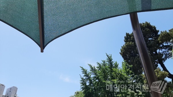 [내일날씨]내일 오후부터 3일 새벽 사이 북쪽을 지나는 기압골의 영향을 받아 중부지방에 비가 내리겠다./신윤희 기자