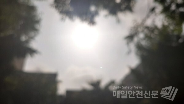 [오늘날씨] 오늘부터 모레까지 내륙지역을 중심으로 폭염이 이어지겠다..   /신윤희 기자