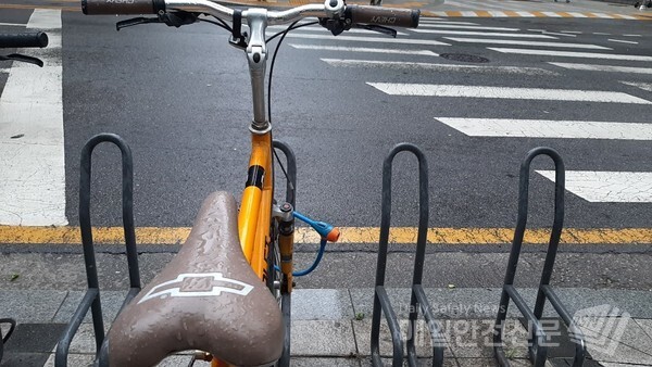 [내일과 주말날씨] 제주도와 남부지방은 차차 흐려져 내일 오후 6시∼자정에 제주도와 전라도, 경남 서부에 비가 오기 시작해 주말에 전국 대부분 지역으로 확대되겠다.    /신윤희 기자
