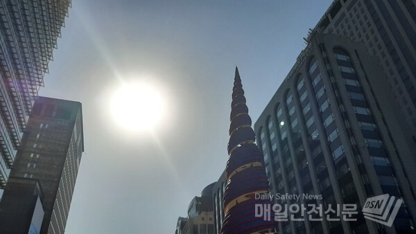 서울시내 성동구와 광진구 등 동북권과 양천구와 강서구 등 서남권에 16일 오후 2시 현재 오존 주의보가 발령됐다. 매일안전신문DV