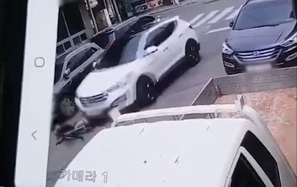 국과수가 '경주 스쿨존 사고' 가해 운전자에 대해 고의성이 있다고 결론지었다. (사진=피해 어린이 가족 측이 공개한 CCTV영상 캡처)