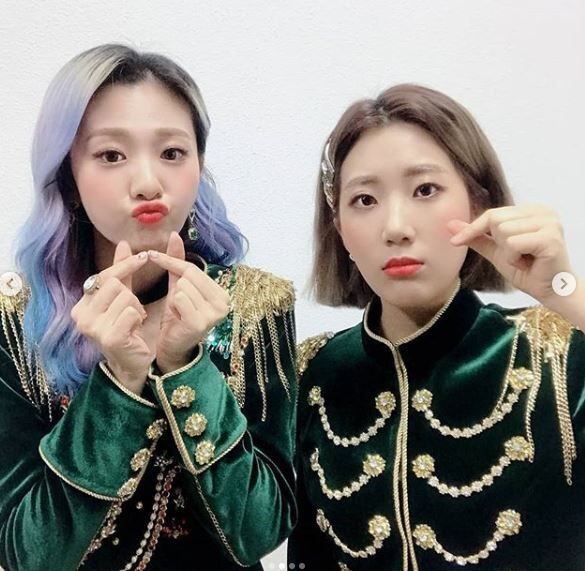 우지윤이 새로 발매한 신곡 가사 일부분이 안지영을 저격한 것이 아니라는 의혹이 제기된 가운데 일부 네티즌들은 지나친 해석이라고 반박했다.(사진=볼빨간사춘기 공식 SNS)