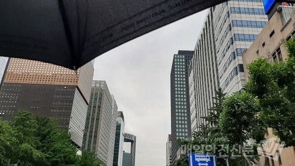 [오늘날씨]전국 구름 많고 오늘 오후부터 밤 사이 제주도에 비가 내리겠다. /매일안전신문db
