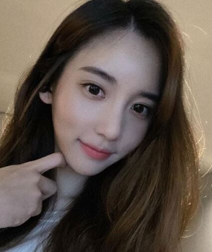 '대마초 혐의'로 집행유예를 선고받았던 한서희가 집행유예 기간 중 마약 양성 반응이 나온 사실이 알려져 논란이 일고 있다.(한서희 SNS)