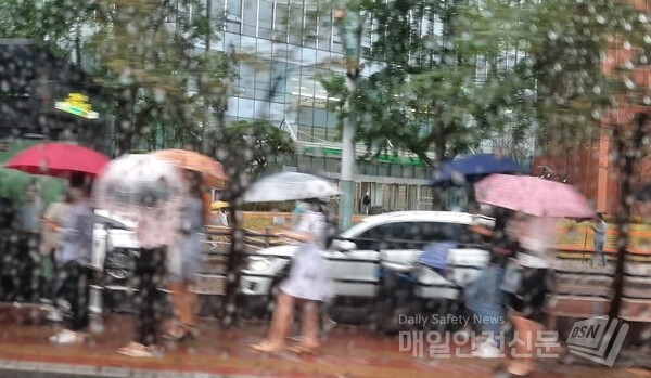 [오늘날씨]서울 전역에 호우주의보가 내려졌다.  /매일안전신문DB