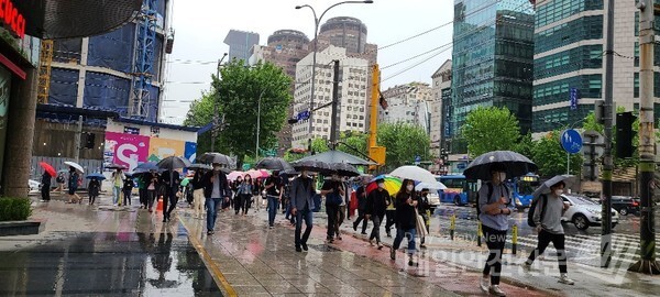 23일 오후 서울, 경기도, 서해안, 남해안, 충남, 제주도에 호우특보가 발효됐다. 24일 새벽까지 많은 비가 내리겠다.(사진=매일안전신문 DB)