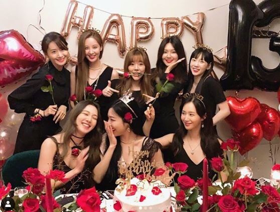 소녀시대 멤버들이 SNS를 통해 데뷔 13주년을 자축했다.(사진=윤아 SNS 캡처)