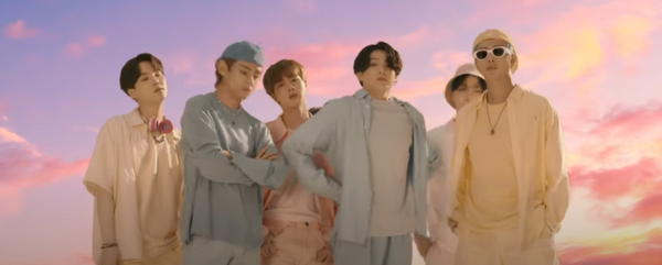 방탄소년단(BTS)의 첫 영어 싱글 ‘다이너마이트(Dynamite)’ 뮤직비디오가 공개 하루 만에 조회수 1억 뷰을 돌파했다.(사진, 유뷰브 캡쳐)