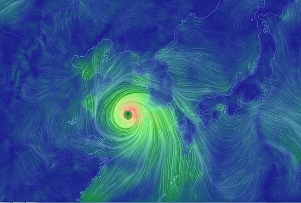 세계 기상 정보 비주얼 맵인 어스널스쿨을 통해 본 태풍 바비 모습. 