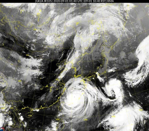 9호 태풍 마이삭이 북상 중인 가운데 행안부가 태풍 위기경보를 '주의' 단계로 격상했다.(사진=국가기상위성센터 제공)