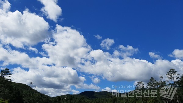 완연한 가을날씨에 접어들면서 일교차가 커 건강관리에 유의해야 한다. /신윤희 기자