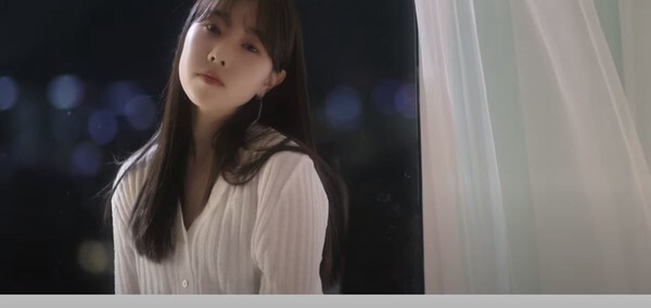 태연 동생 하연이 가수로 데뷔했다.(사진=하연 '아이즈 온 유' 뮤직비디오 영상 캡처)