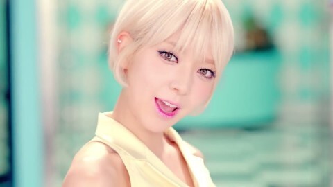 AOA 출신 초아가 새로운 모습으로 등장했다 (사진, AOA '단발머리' 뮤직비디오 캡처) 