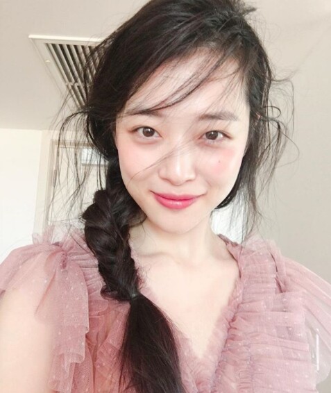 故 설리 1주기를 맞아 많은 팬들이 슬퍼하고 있다 (사진, 故 설리 인스타그램 캡처)