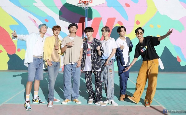 방탄소년단이 2020 빌보드 뮤직 어워드에서 2관왕 수상의 영광을 누릴지 주목되고 있다.(사진=방탄소년단 공식 SNS 캡처)