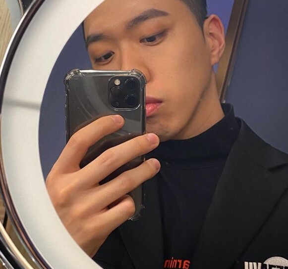  '쇼미더머니9'에서 프로듀서로 출연하는 비와이 (사진, 비와이 인스타그램 캡처)