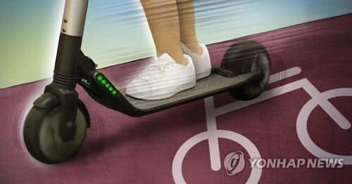 전동 킥보드를 타고 출근하던 50대 남성이 굴착기에 치여 숨지는 사고가 났다. /연합뉴스 