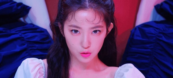 15년 차 에디터의 연예인 갑질 폭로에 아이린이 소환되고 있다 (사진, 'monster' 뮤직비디오 캡처)