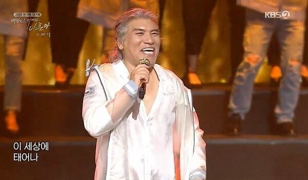 화제가 됐던 나훈아의 '테스형'과 나훈아 콘서트 (사진, KBS '2020어게인 나훈아 콘서트' 캡처)