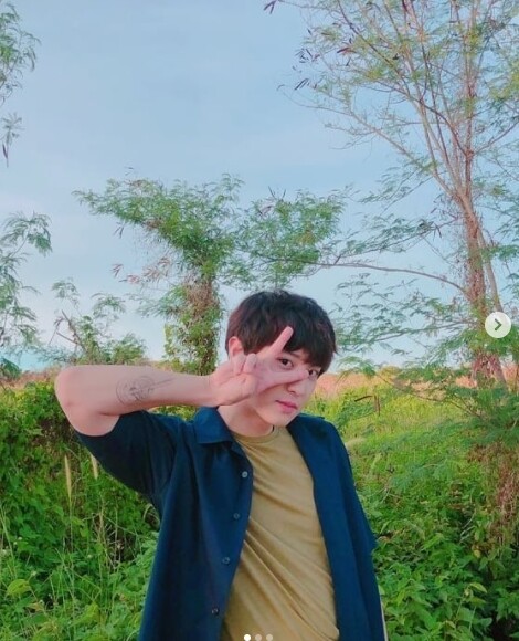 엑소 멤버 찬열 전여친의  록로가 온라인을 달구고 있다 (사진, 찬열 인스타그램 캡처)