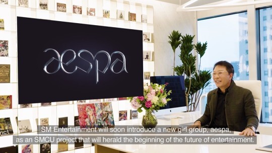 에스파 세계관에 대해 연설하는 이수만 총괄 프로듀서 (사진=SM공식 영상 캡처)