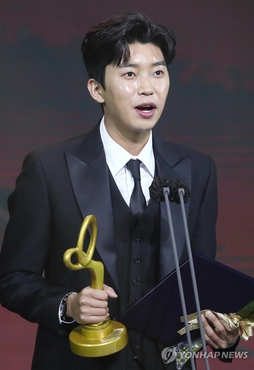 임영웅이 28일 '2020년 대한민국 대중문화예술상'에서 문화체육관광부 장관 표창을 수상했다.(사진=연합뉴스 제공)