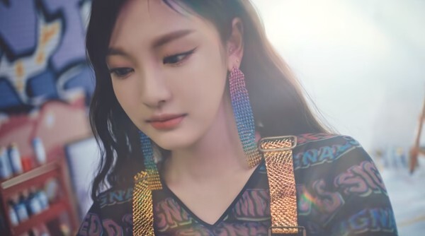 SM신인 걸그룹 에스파 멤버 닝닝이 티저를 공개했다 (사진, SM엔터테인먼트 에스파 유튜브 캡처)