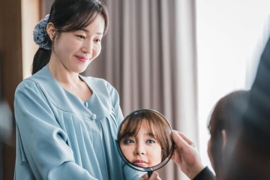 '산후조리원'에 출연한 박시연이 화제다 (사진, 엄지원 인스타그램 캡처)