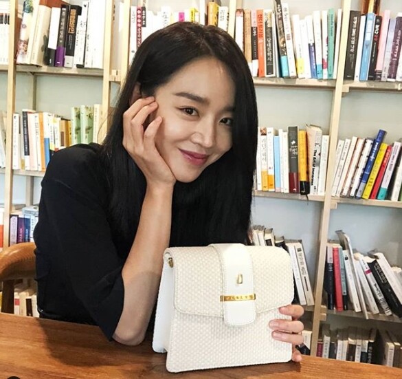 '철인오아후'에 등장하는 신혜선이 화제다 (사진, 신혜선 인스타그램 캡처)