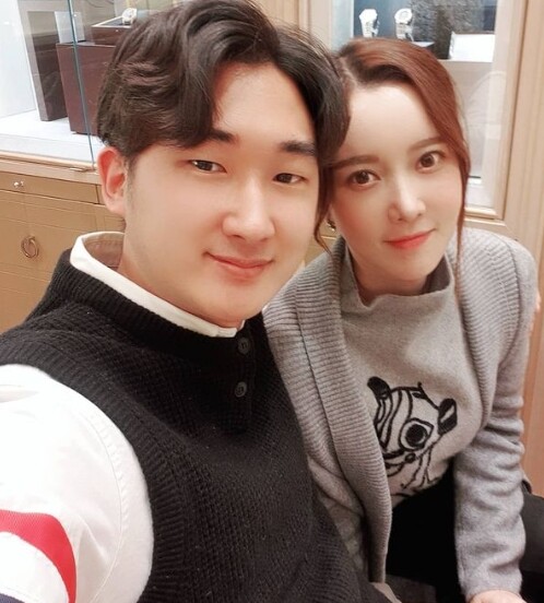 배우 한민채가 9살 연하 회사원과 결혼해 화제다 (사진, 한민채 인스타그램 캡처)