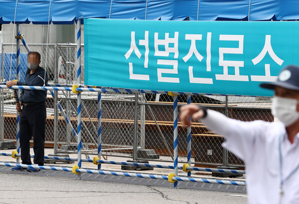 서울아산병원 재활병동 입원환자 2명이 코로나19 확진판정을 받았다.(사진=연합뉴스 제공)