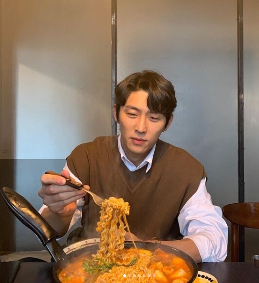 새 KBS2TV 드라마 '바람피면 죽는다' 고준과 조여정이 화제다 (사진, 고준 인스타그램 캡처)