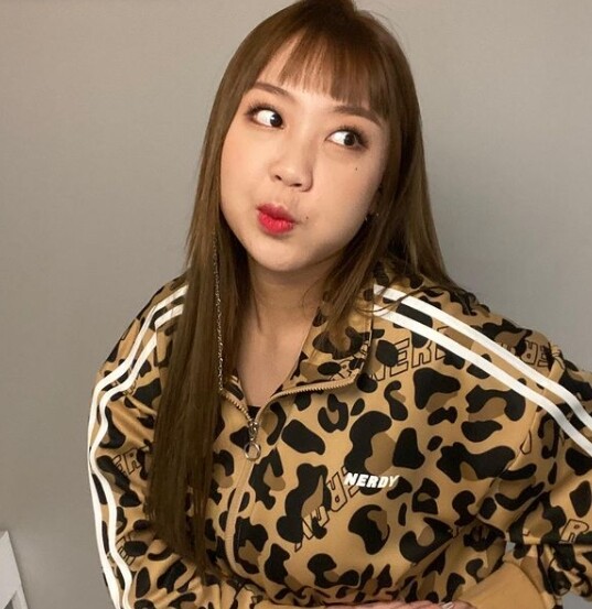 래퍼 이영지가 수능을 보지 않아 화제다 (사진, 이영지 인스타그램 캡처)