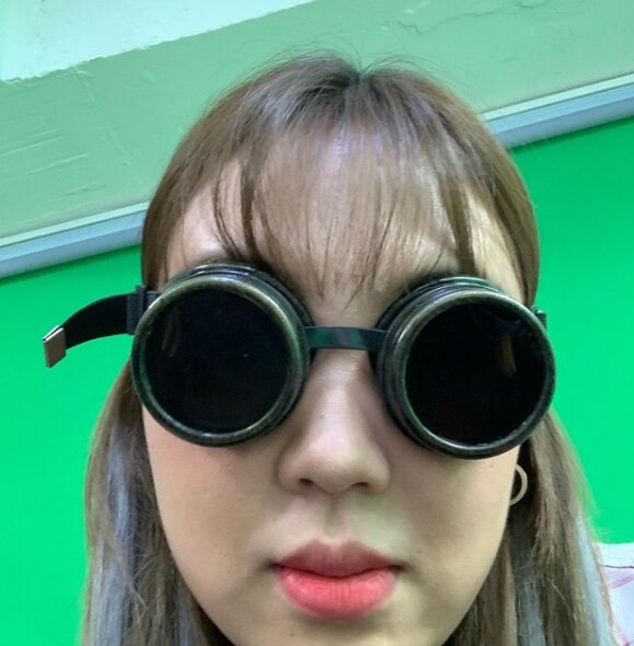 래퍼 이영지가 수능을 보지 않아 화제다 (사진, 이영지 인스타그램 캡처)