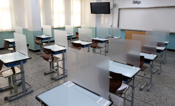 대구 수능 수험생 3명이 코로나19 확진 판정을 받았다. 사진은 27일 오후 서울 송파구 잠실고등학교에 마련된 고사장 모습.(연합뉴스 제공)