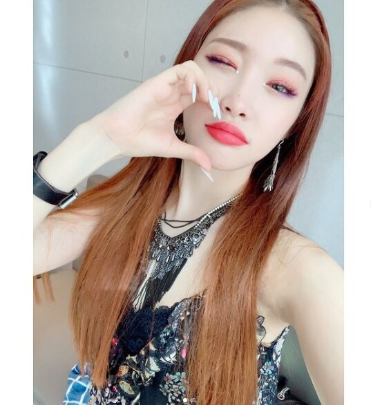 청하가 코로나19 양성 판정을 받았다 (사진, 청하 인스타그램 캡처)