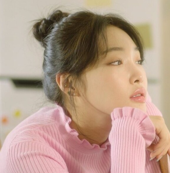 청하가 코로나19 양성 판정을 받았다 (사진, 청하 인스타그램 캡처)