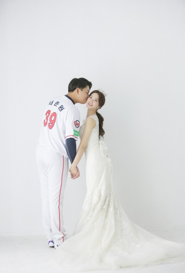 20살 서준원이 결혼을 하게 됐다 (사진, 롯데자이언츠 제공)
